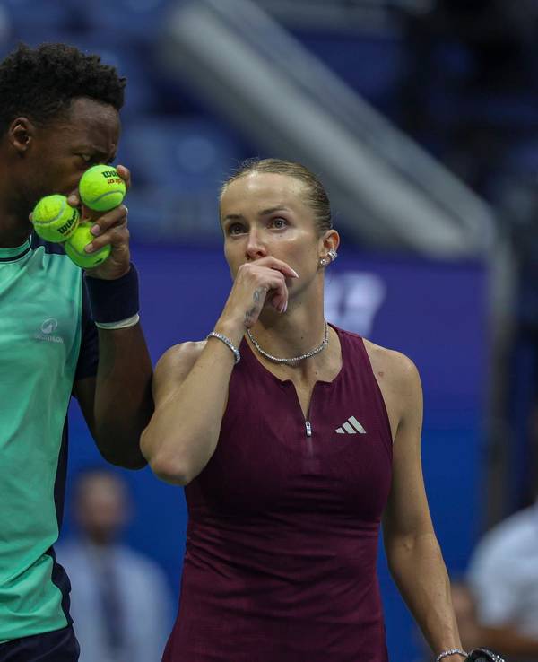 Gaël Monfils und Elina Switolina bei einem Mixed-Doppel gemeinsam auf dem Platz.