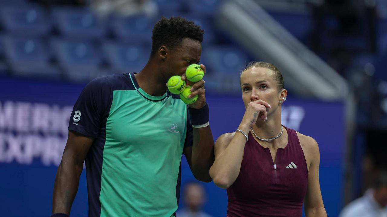 Gaël Monfils und Elina Switolina bei einem Mixed-Doppel gemeinsam auf dem Platz.