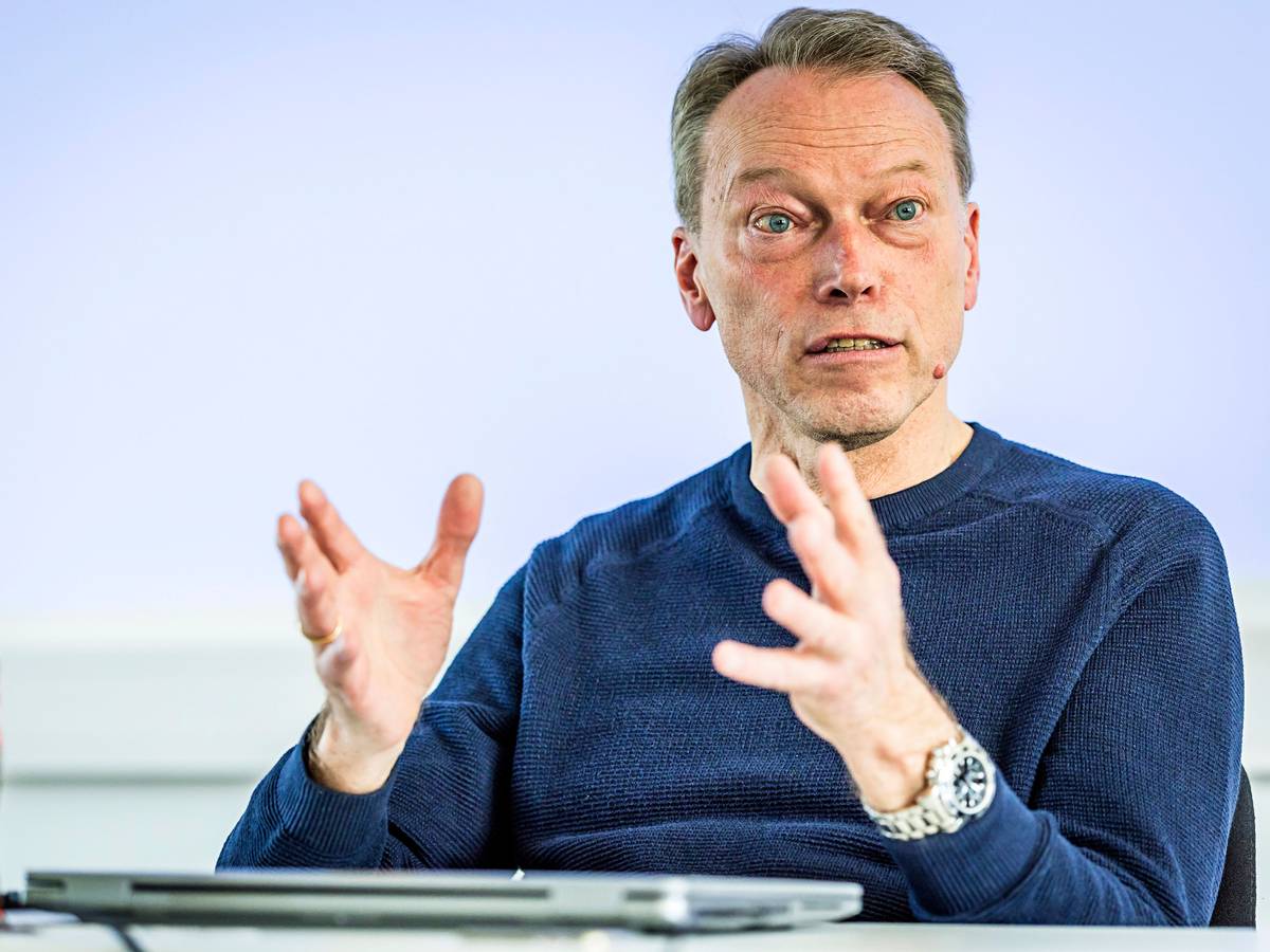Siegfried Brockmann, Unfallforscher bei der Björn-Steiger-Stiftung, prognostiziert mehr Unfälle durch Handynutzung am Steuer.