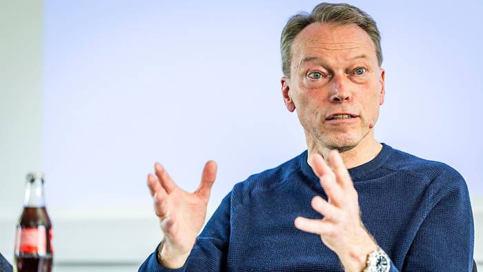Siegfried Brockmann, Unfallforscher bei der Björn-Steiger-Stiftung, prognostiziert mehr Unfälle durch Handynutzung am Steuer.