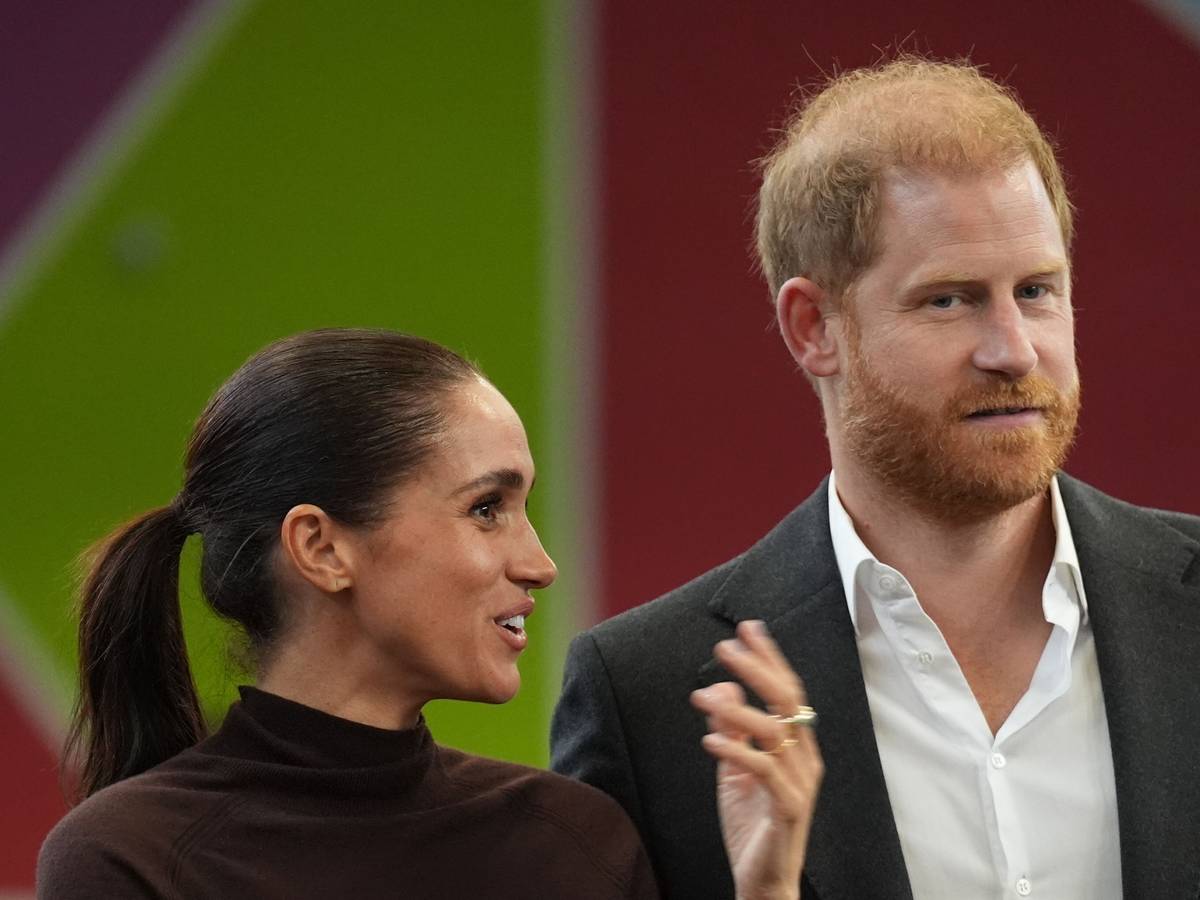 Prinz Harry und seine Frau Herzogin Meghan bei einem Besuch bei Epic Partners in Nottingham.