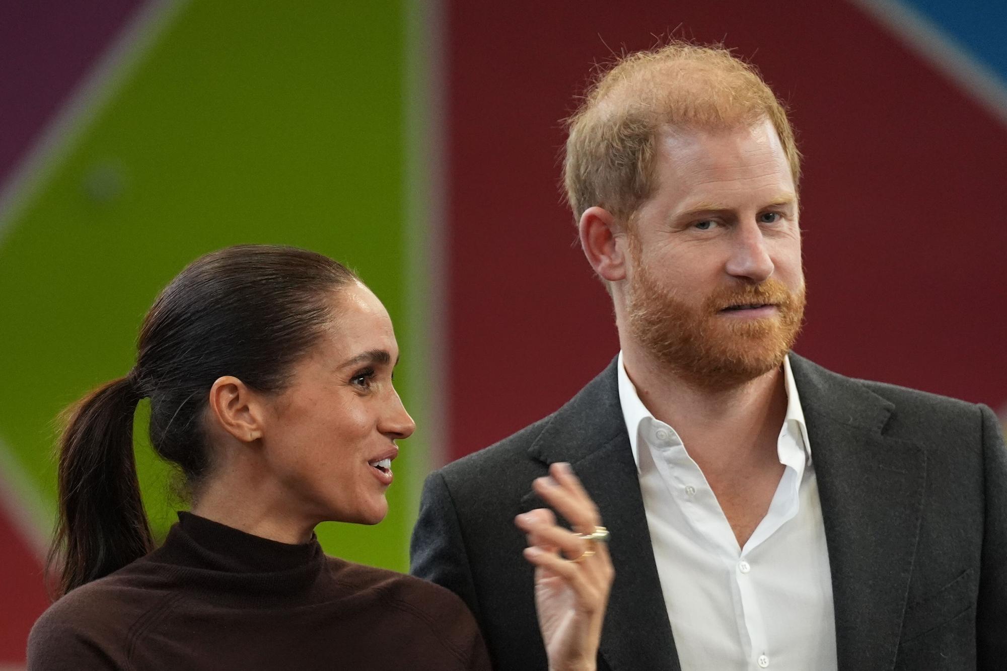 Prinz Harry und seine Frau Herzogin Meghan bei einem Besuch bei Epic Partners in Nottingham.