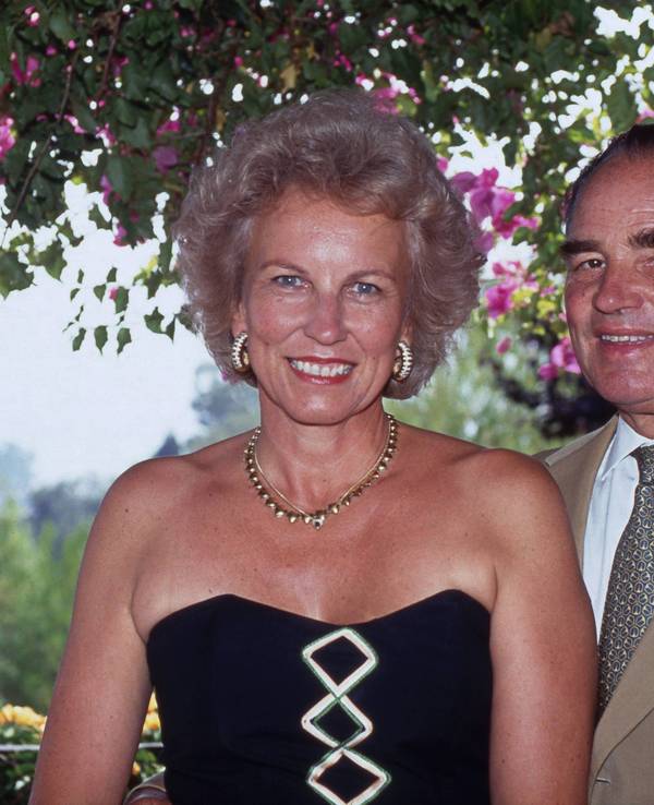 Rudolf Graf und Herr von Schönburg Glauchau mit seiner Ehefrau Marie Louise in Marbella, Spanien 1995.