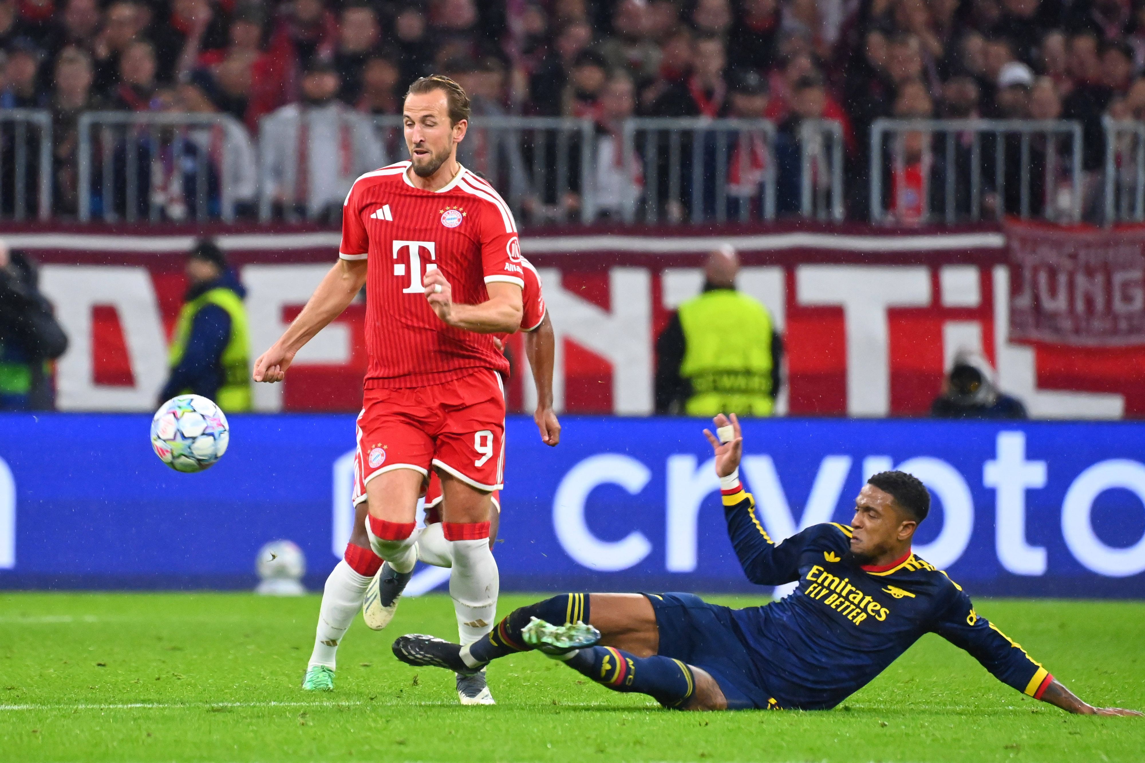 Ezri Konsa foult Harry Kane.