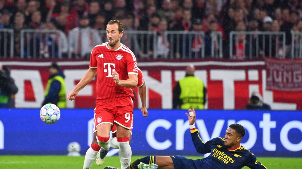 Ezri Konsa foult Harry Kane.