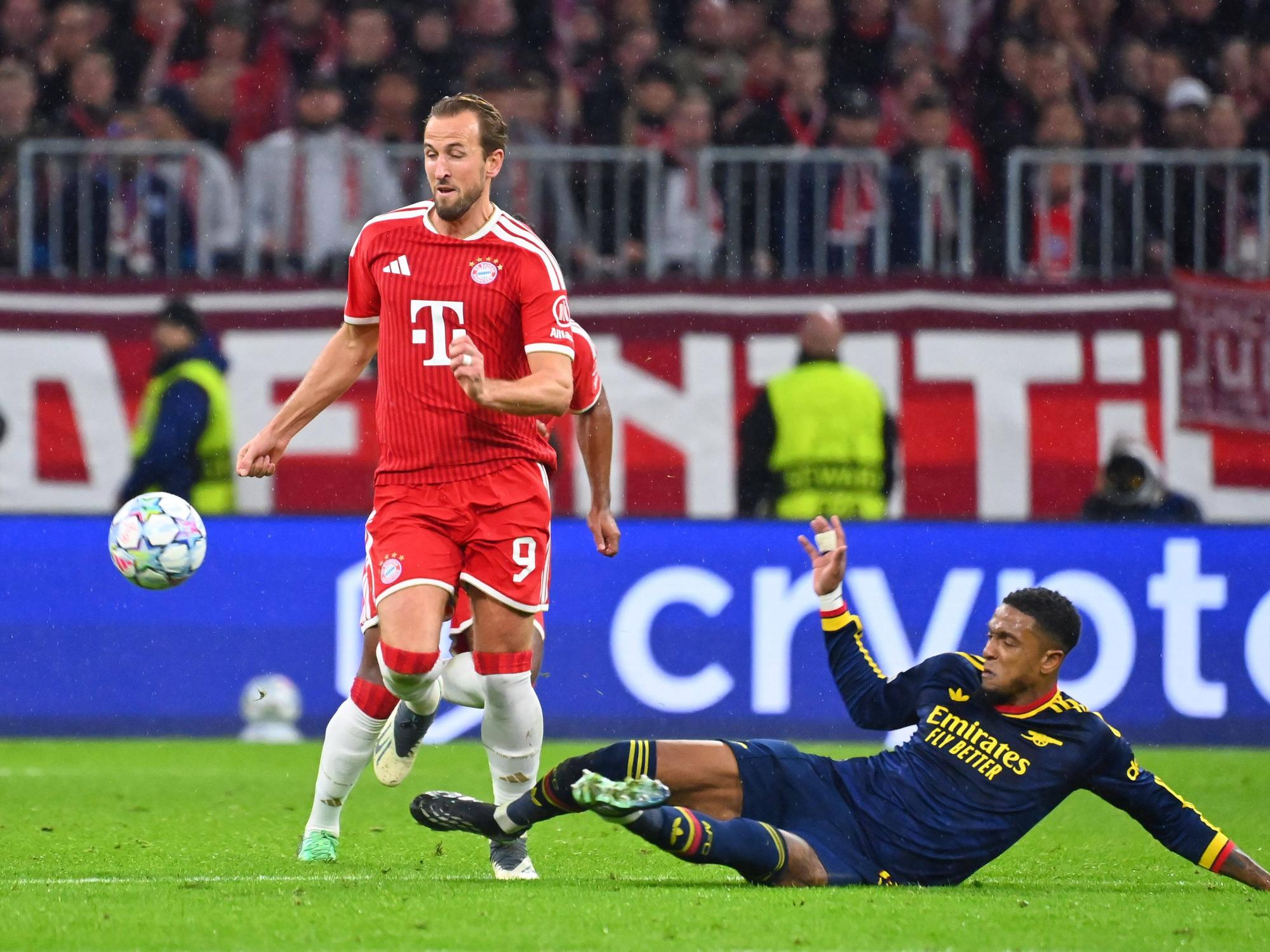 Ezri Konsa foult Harry Kane.