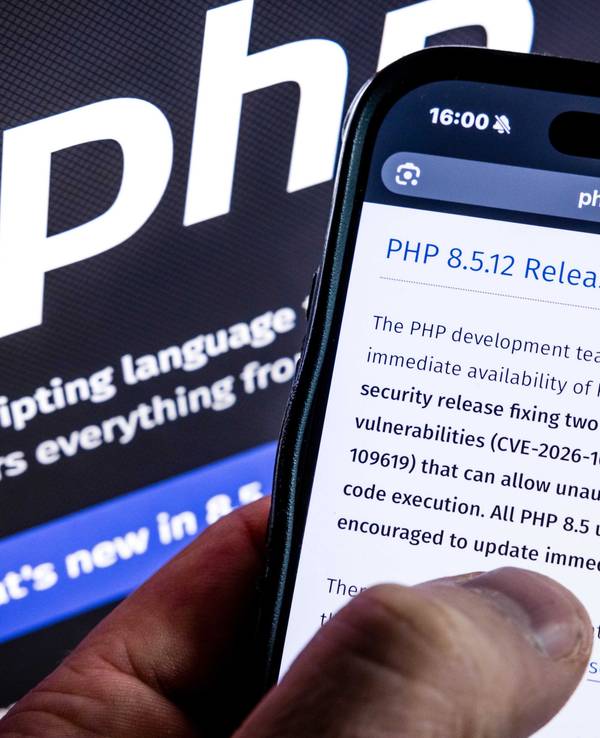 Die Website der PHP Foundation mit einem Update auf die neueste PHP-Version.
