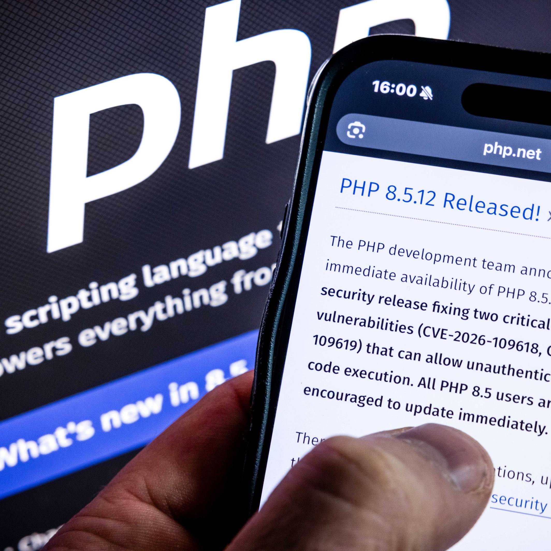 Die Website der PHP Foundation mit einem Update auf die neueste PHP-Version.