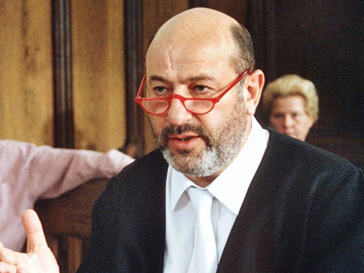 Man wird sich noch lange an ihn erinnern: Manfred Krug als Berliner Kleine-Leute-Anwalt in Jurek Beckers Erfolgsserie „Liebling Kreuzberg“. (Bild: NDR / SFB)