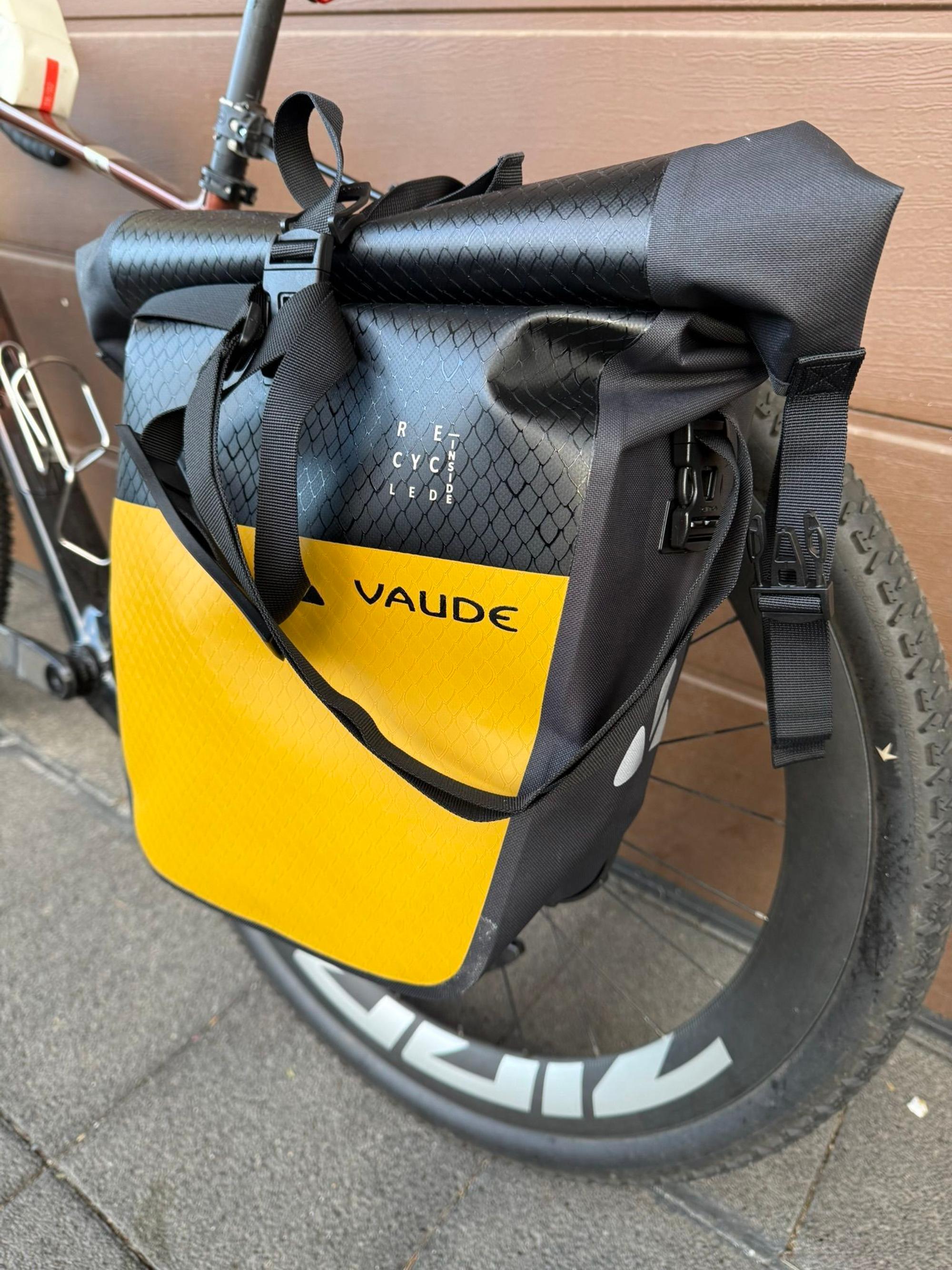 Die Vaude Fahrradtasche am Fahrrad.