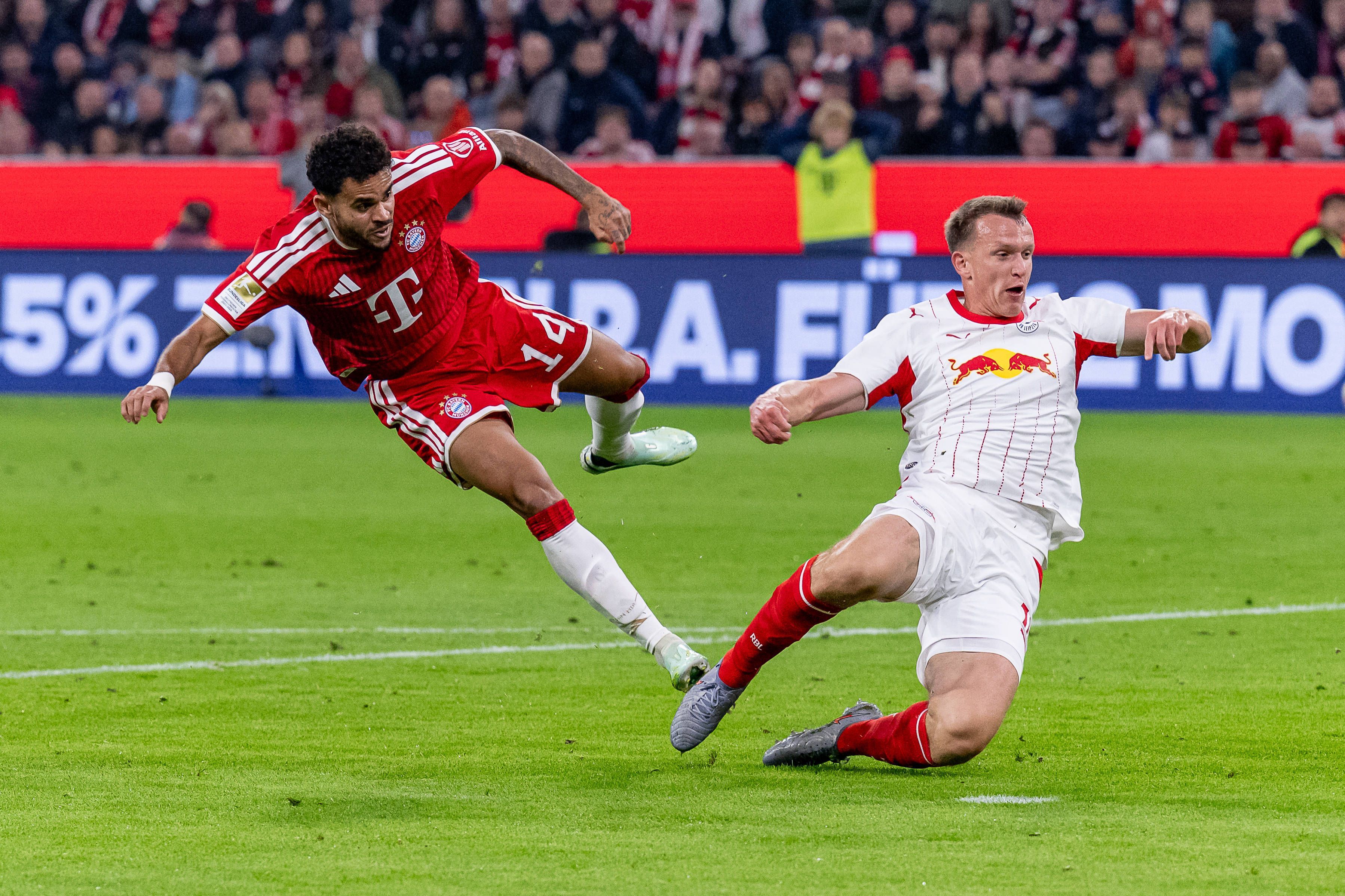 Luis Diaz schießt gegen Leipzig ein Tor.