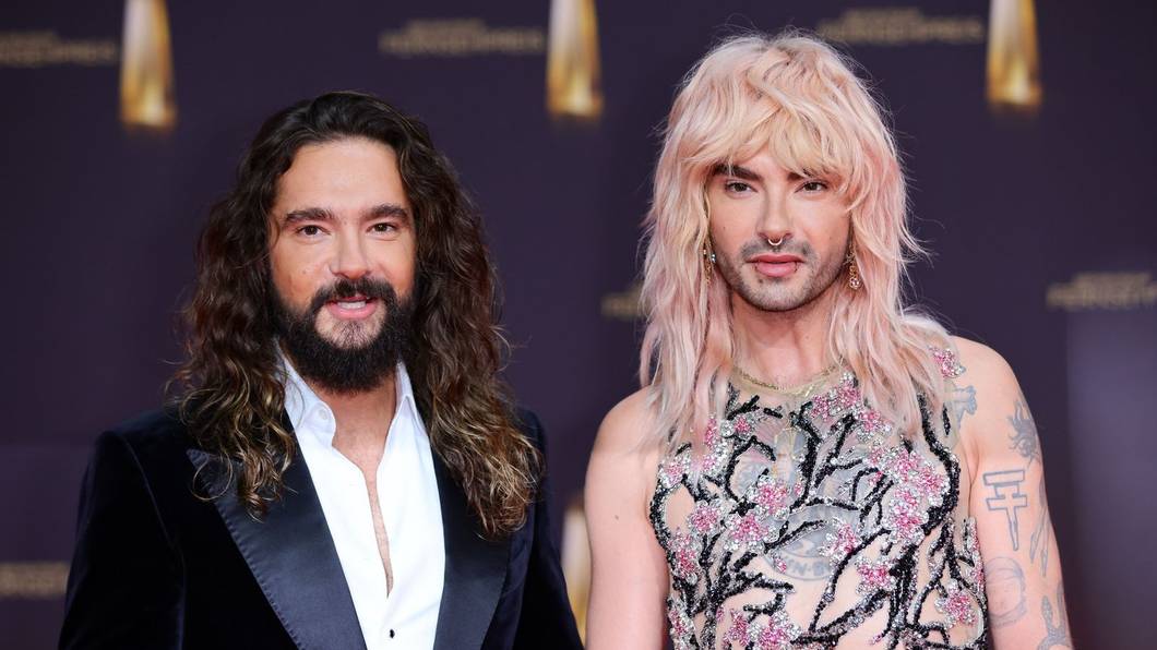Tom Kaulitz und Bill Kaulitz haben sich in ihrem Podcast über den Service einer Flugairline ausgelassen. (Bild: 2024 Getty Images/Joshua Sammer)