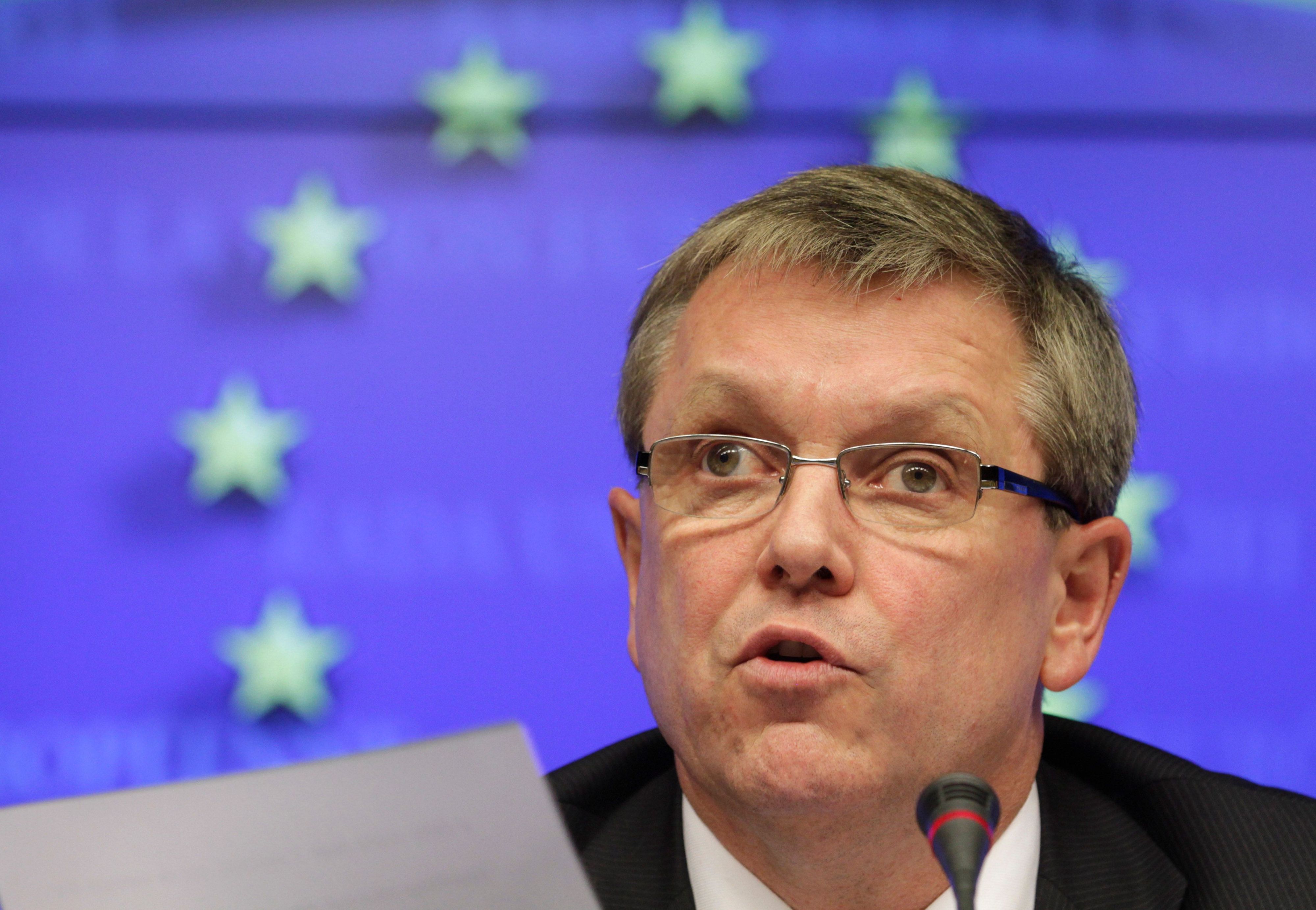 György Matolcsy spricht im Gebäude des Europäischen Rates.