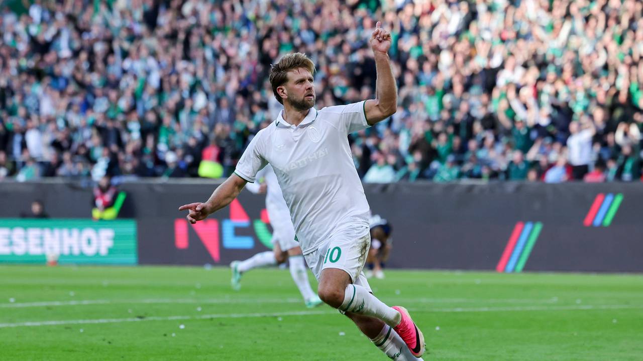 Niclas Füllkrug jubelt auf dem Fußballplatz.