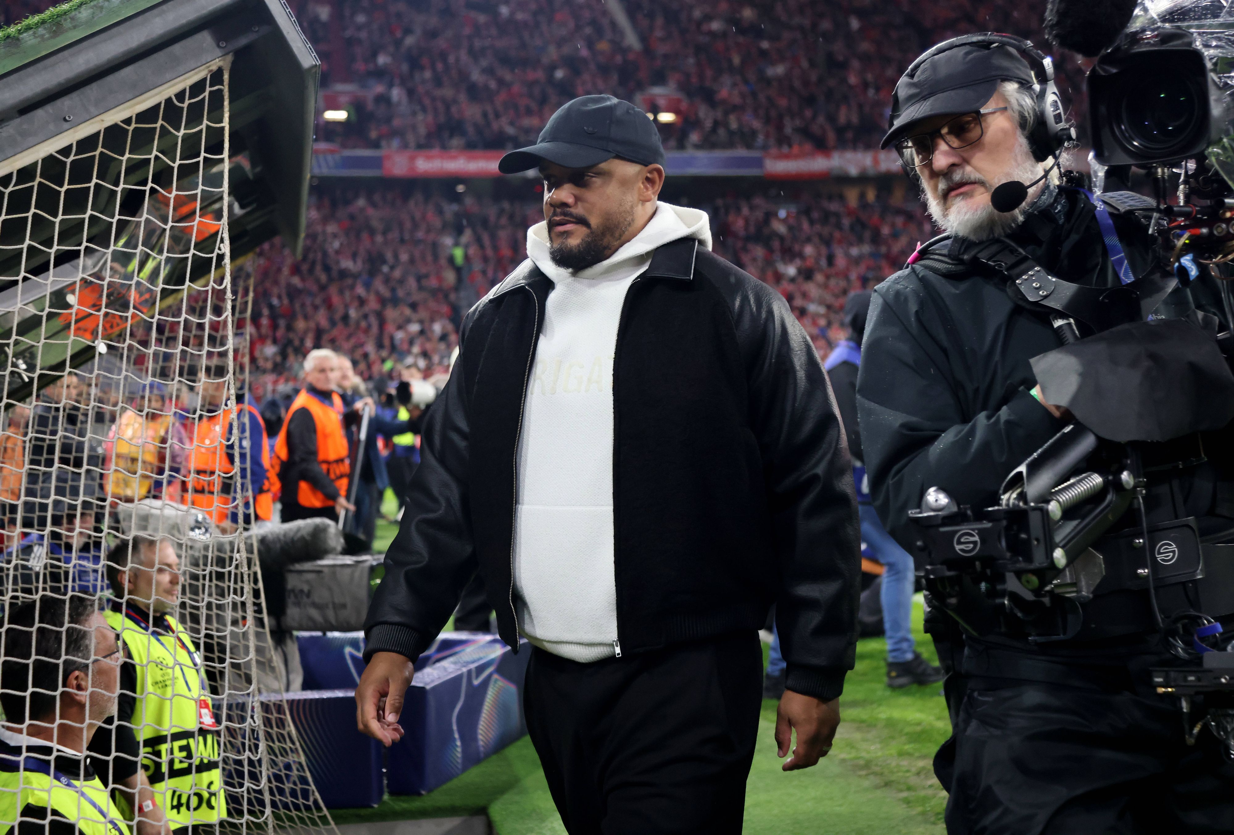 Vincent Kompany kommt auf den Platz.