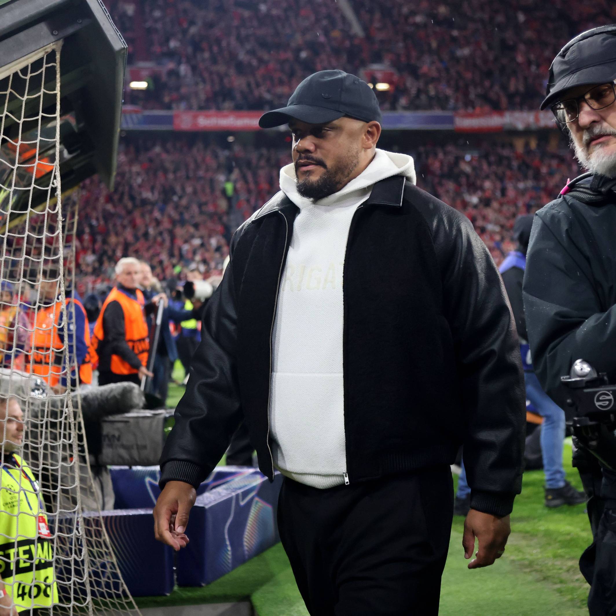Vincent Kompany kommt auf den Platz.