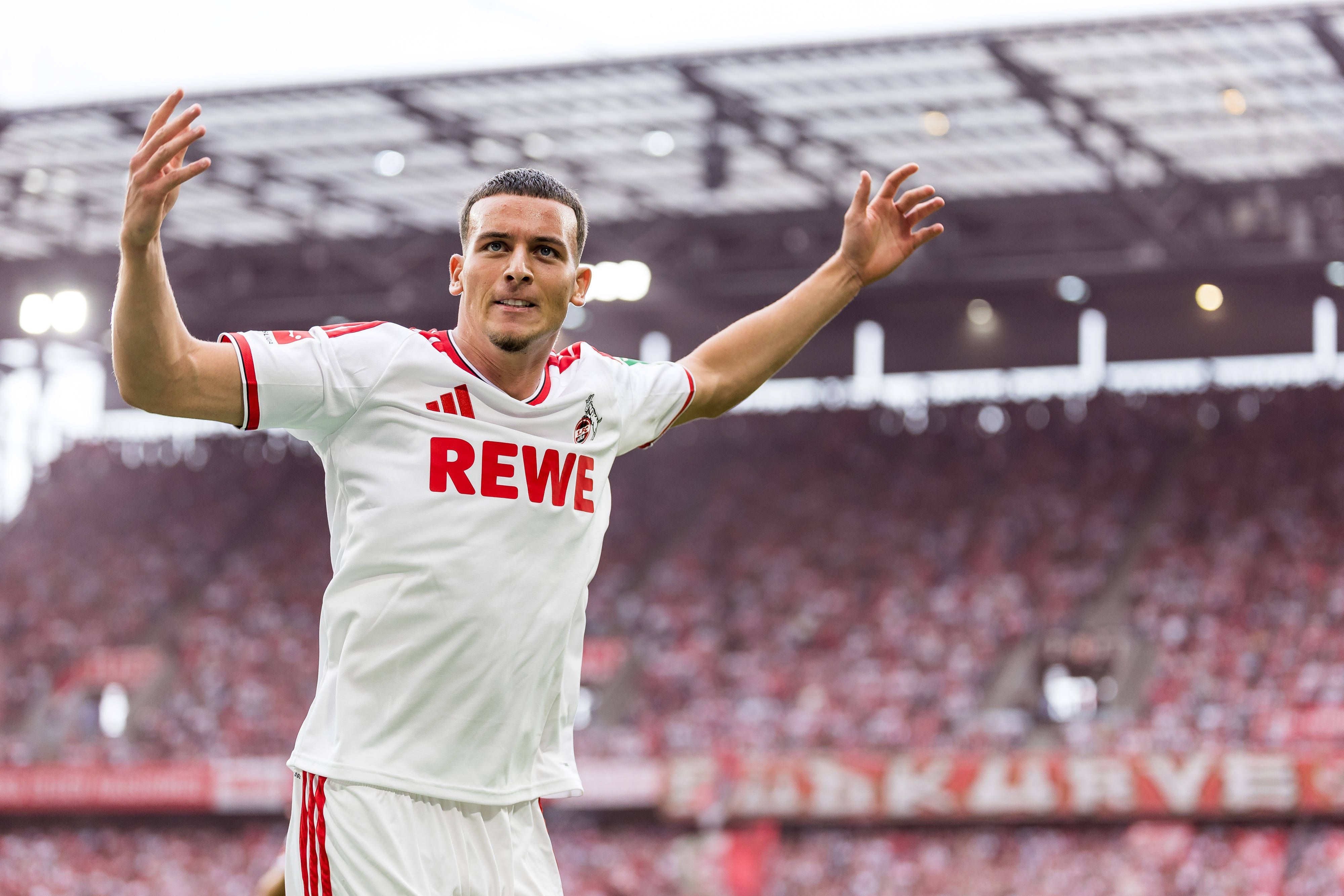 Said El Mala jubelt im FC-Trikot.