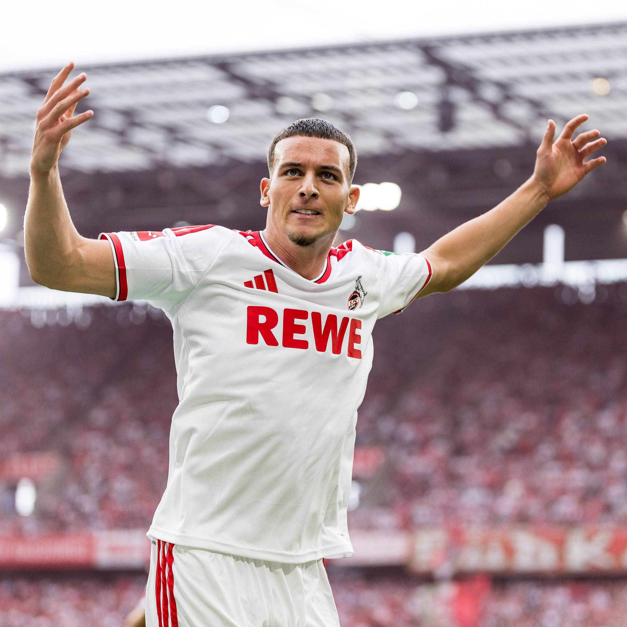 Said El Mala jubelt im FC-Trikot.
