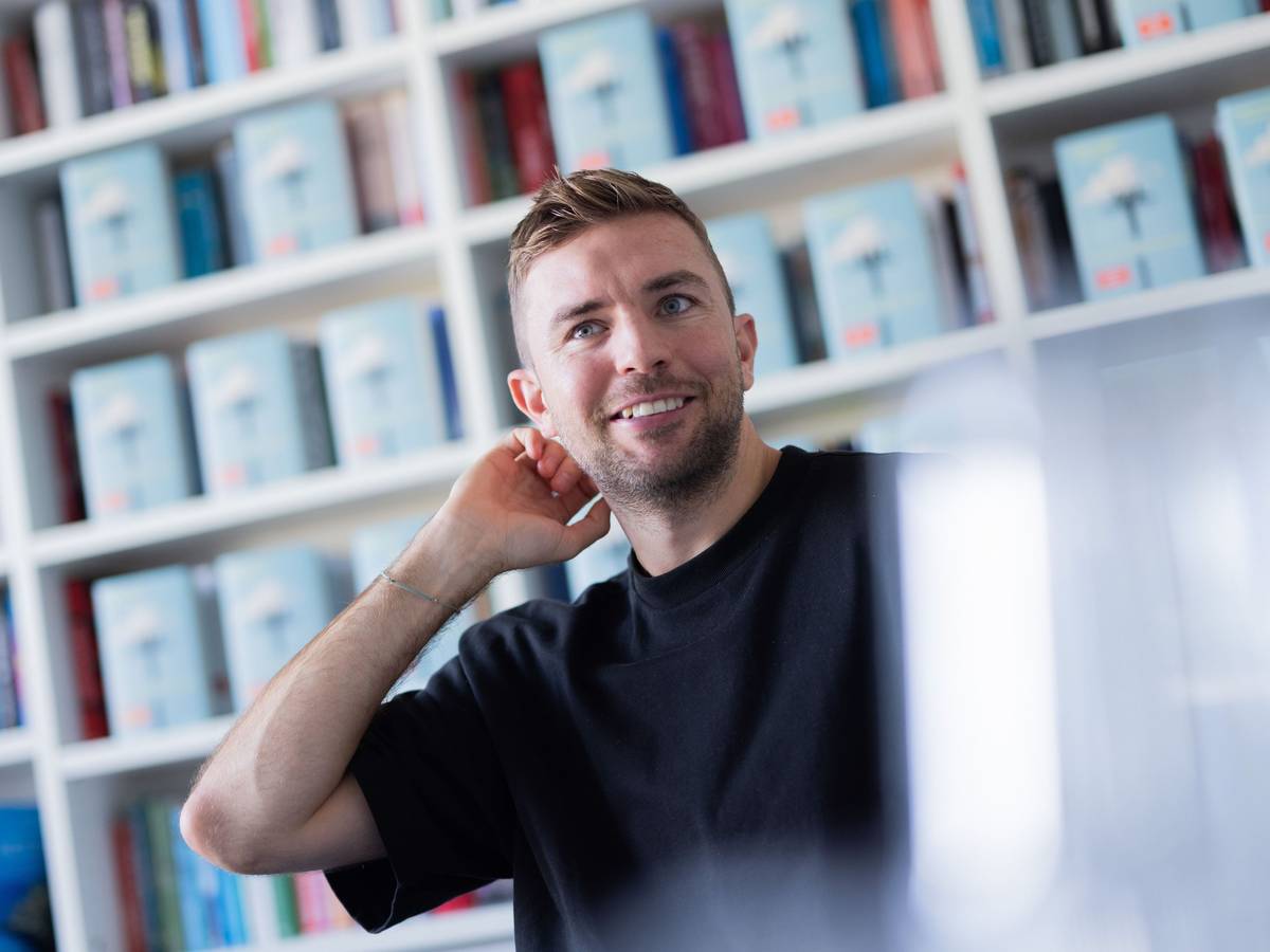 Christoph Kramer im Büro seines Verlags in Köln.