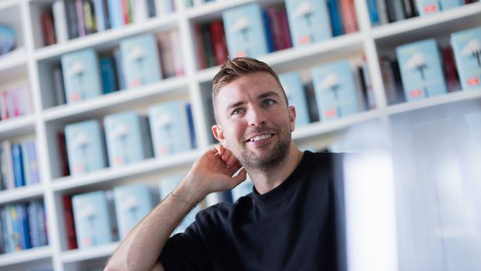 Christoph Kramer im Büro seines Verlags in Köln.