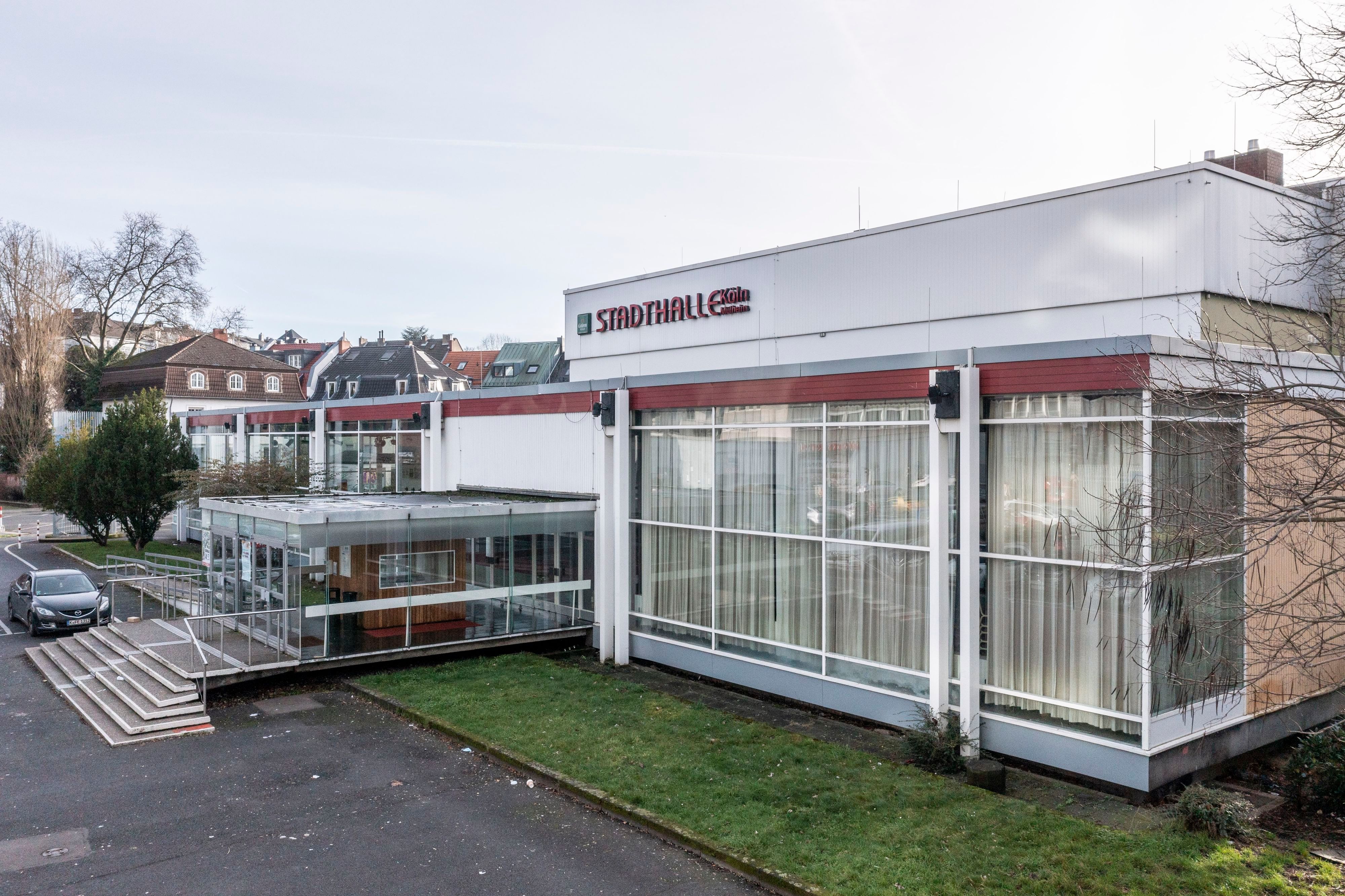 Das Gebäude der Stadthalle in Köln-Mülheim.