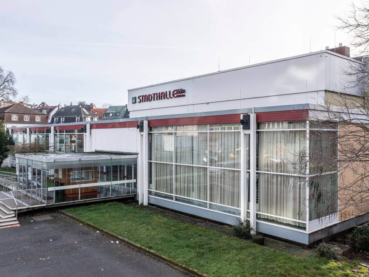 Das Gebäude der Stadthalle in Köln-Mülheim.