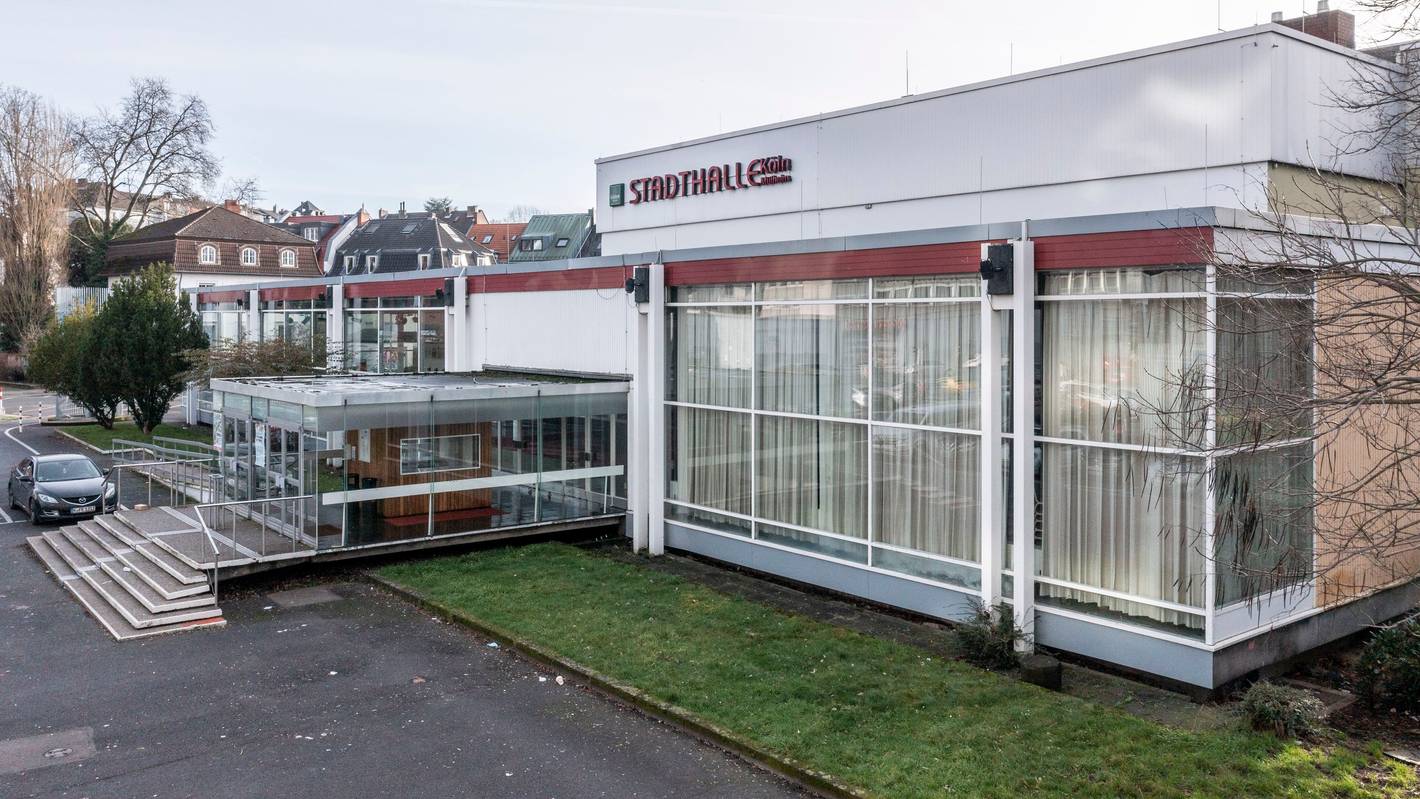 Das Gebäude der Stadthalle in Köln-Mülheim.