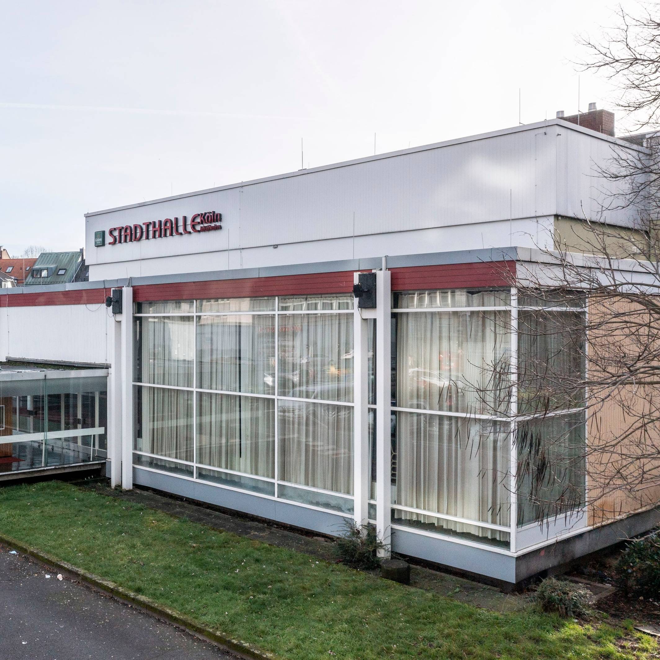 Das Gebäude der Stadthalle in Köln-Mülheim.