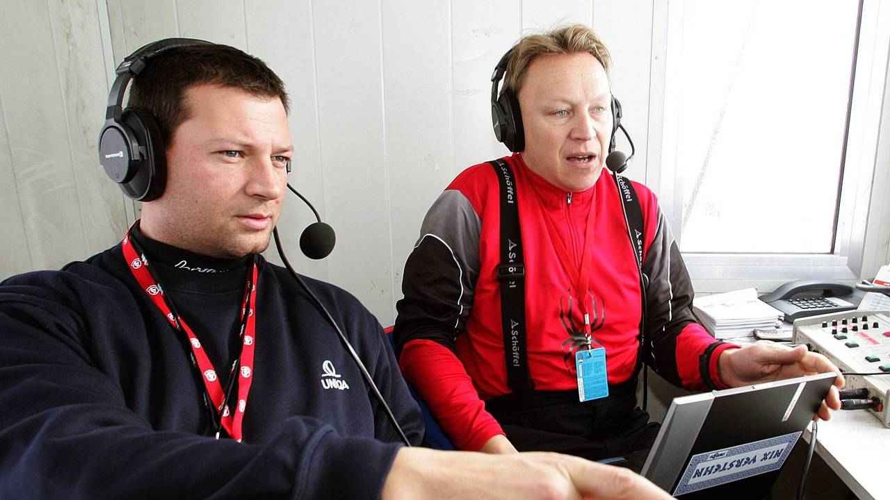 Michael Pfeffer (r.) mit Ski-Experte Stephan Eberharter beim alpinen Ski-Weltcup 2004/05 in Kitzbühel.