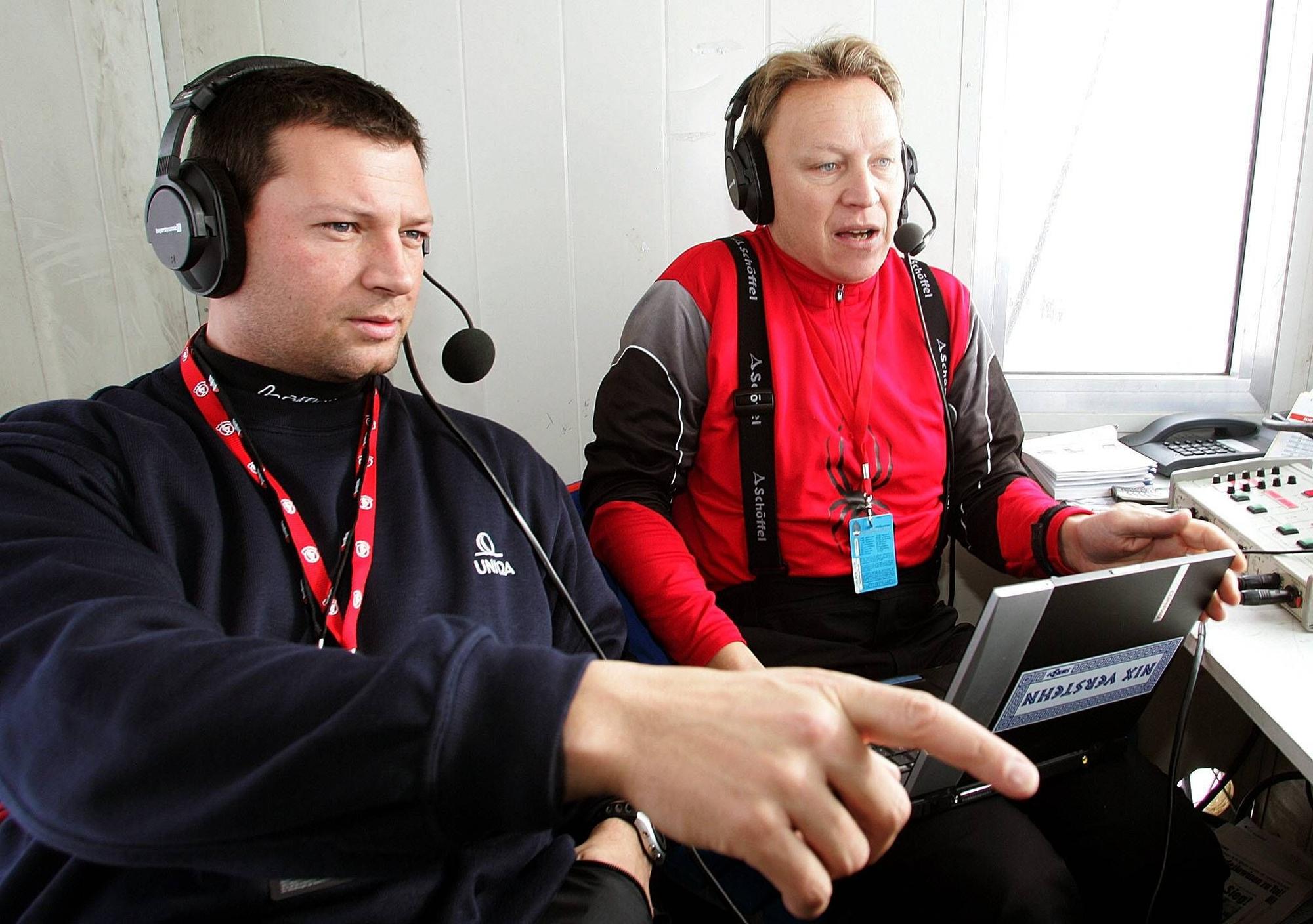 Michael Pfeffer (r.) mit Ski-Experte Stephan Eberharter beim alpinen Ski-Weltcup 2004/05 in Kitzbühel.