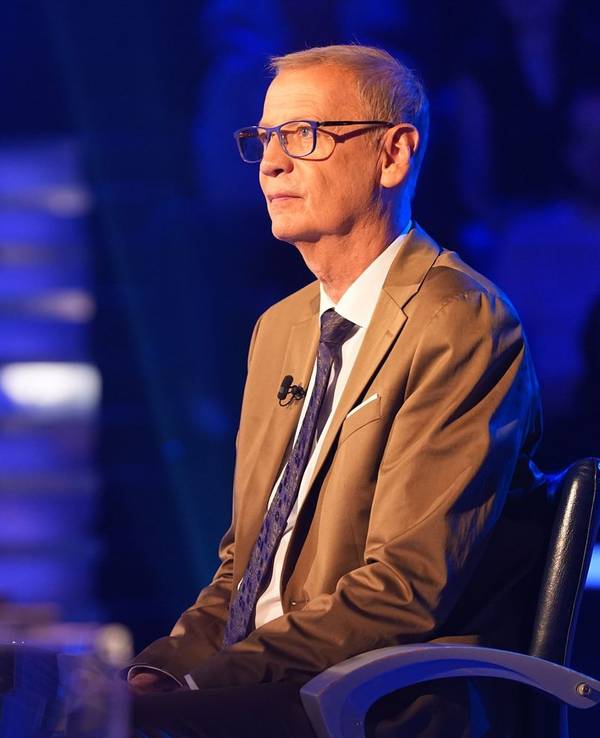 „Ich war ein begeisterter Weihrauschschwenker“, verriet Günther Jauch bei „Wer wird Millionär?“ (RTL). (Bild: RTL / Stefan Gregorowius)