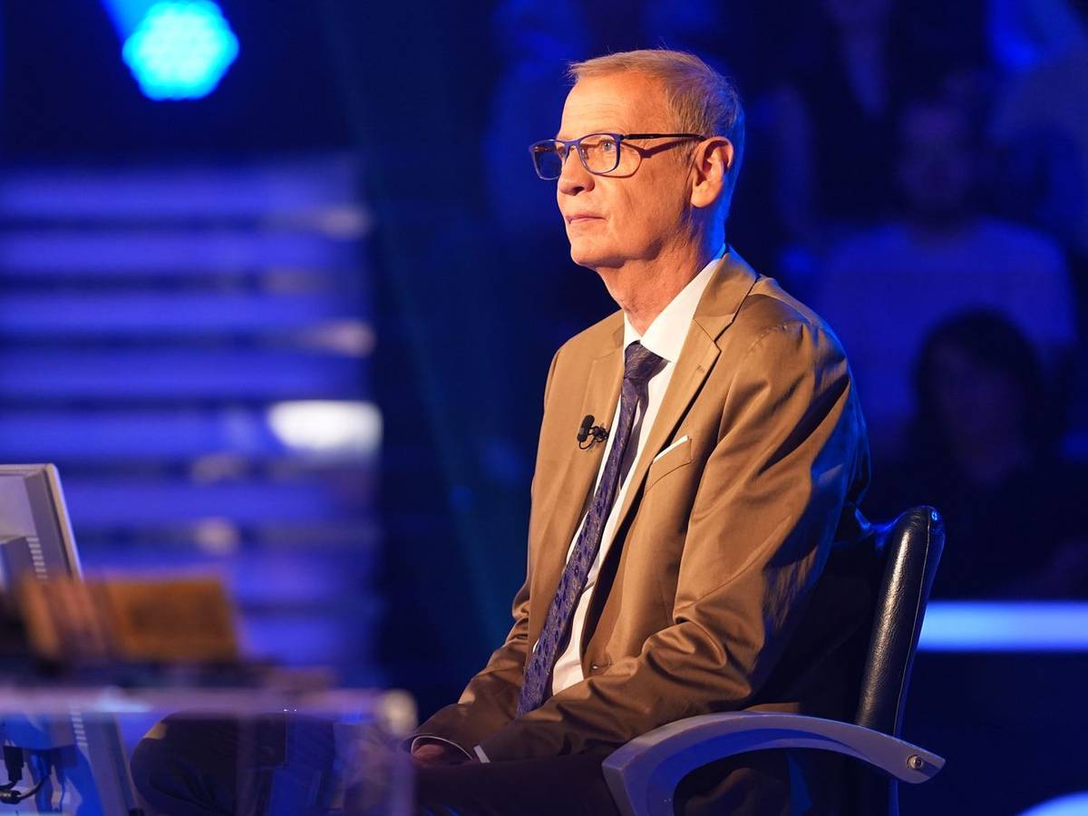 „Ich war ein begeisterter Weihrauschschwenker“, verriet Günther Jauch bei „Wer wird Millionär?“ (RTL). (Bild: RTL / Stefan Gregorowius)