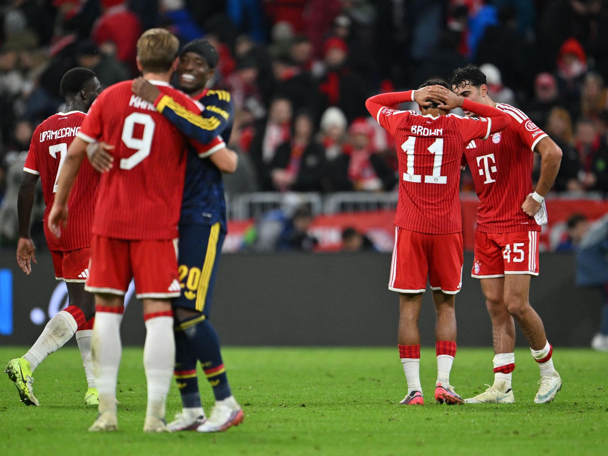 21.10.2026, Bayern, München: Fußball, Männer: Champions League, Vorrunde, 3. Spieltag, Bayern München - FC Arsenal. Die Spieler reagieren nach dem Spiel. Foto: Peter Kneffel/dpa +++ dpa-Bildfunk +++