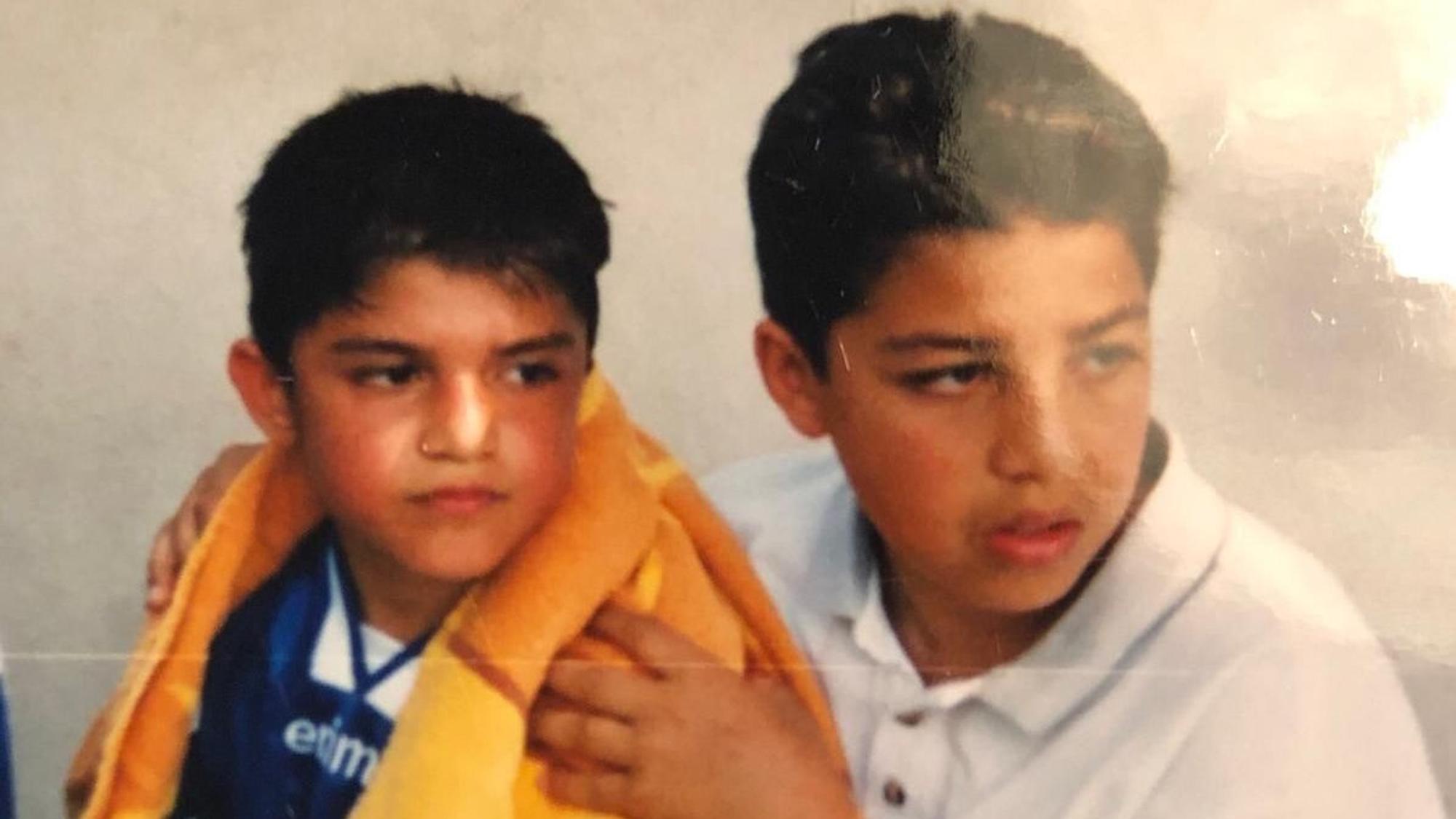 Chaled (r.) mit seinem kleinen Bruder Farhad