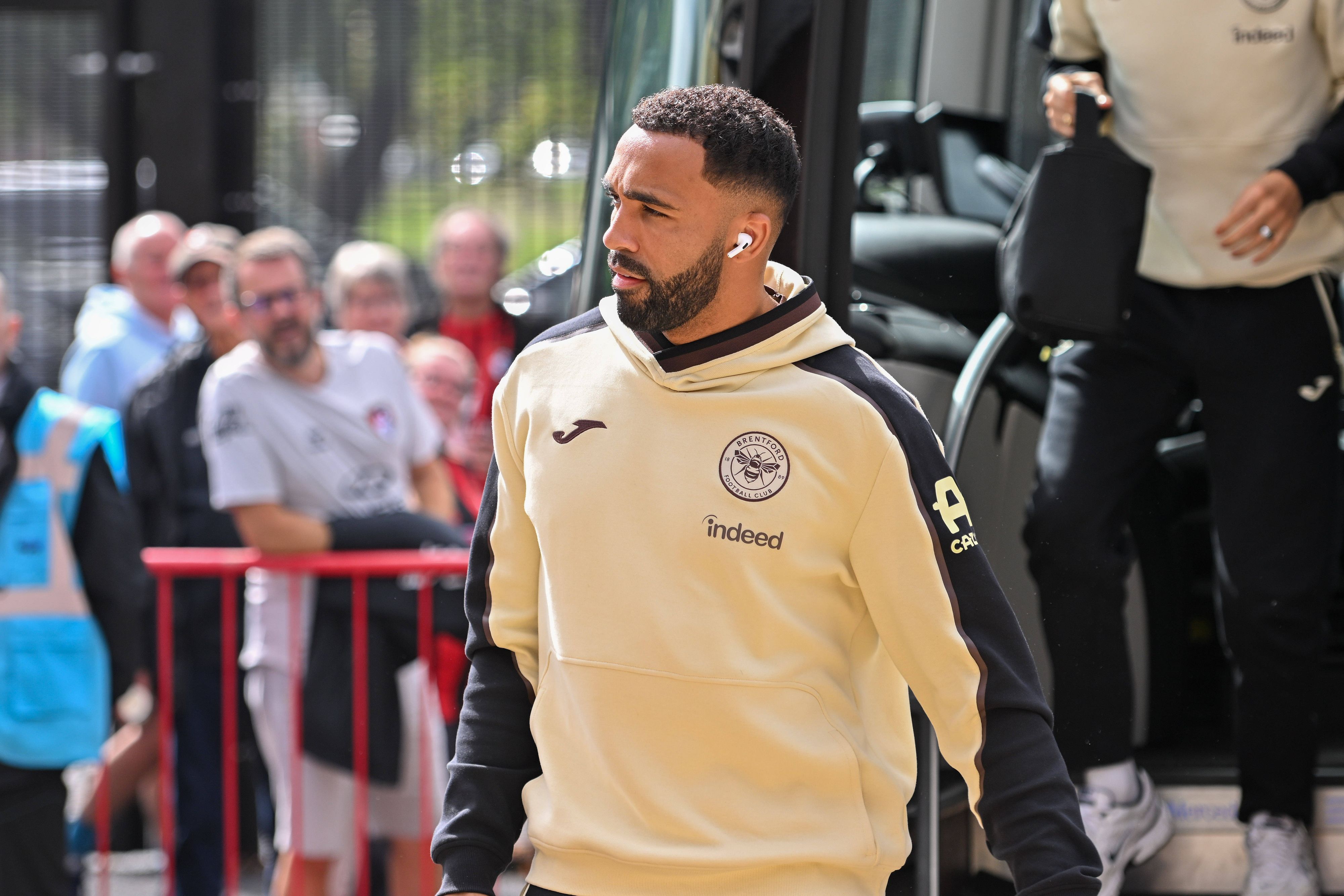 Callum Wilson im Pullover des FC Brentford.