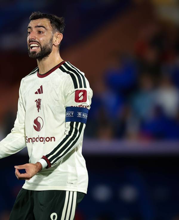 Bruno Fernandes gestikuliert.