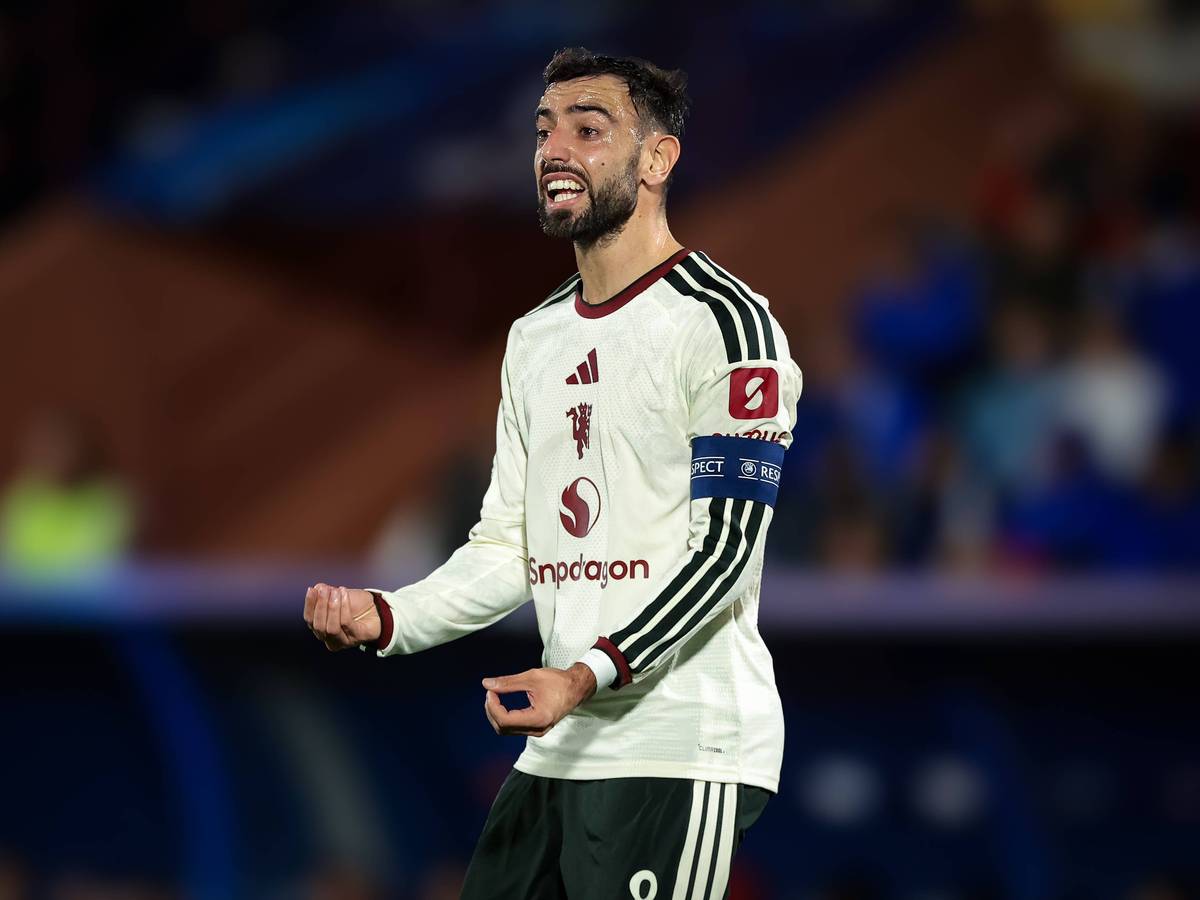 Bruno Fernandes gestikuliert.