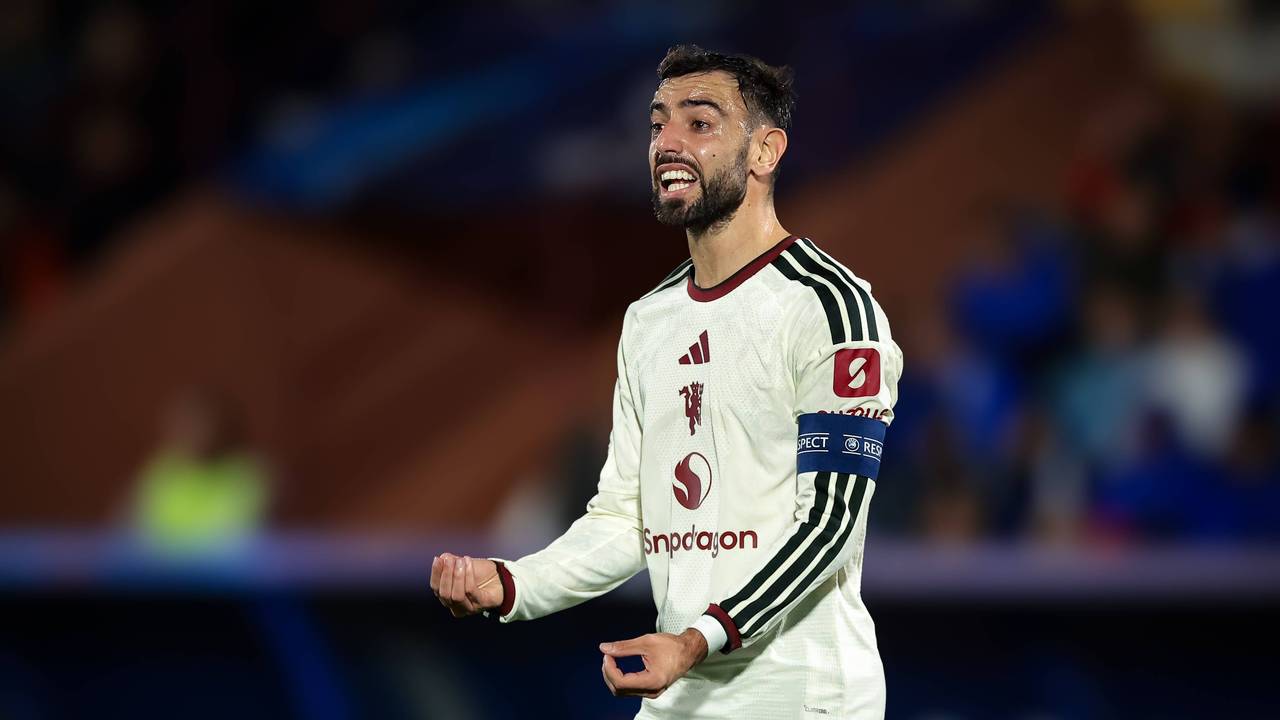 Bruno Fernandes gestikuliert.