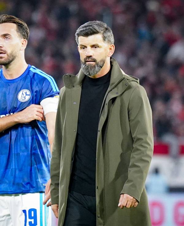 Kenan Karaman und Miron Muslich schauen enttäuscht nach einem Spiel.
