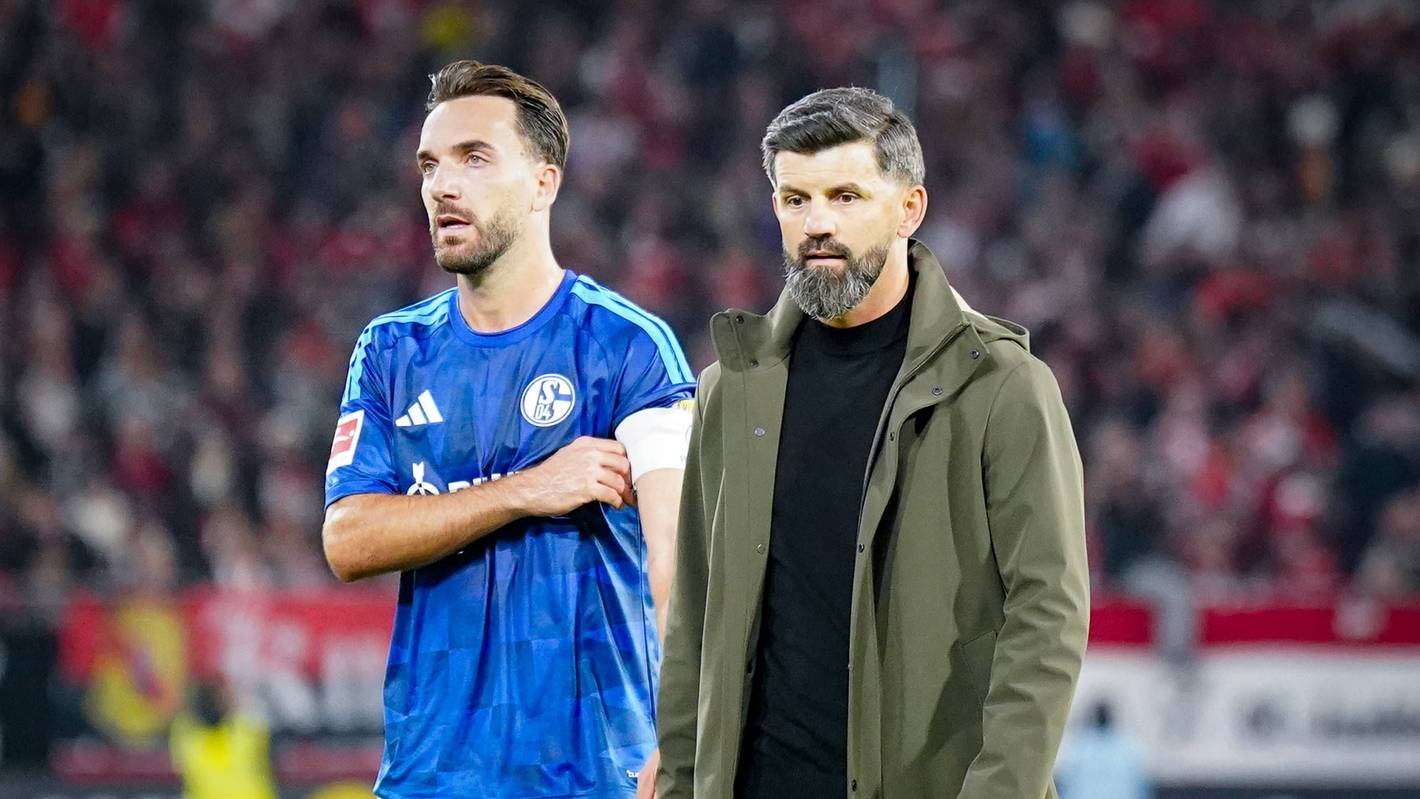 Kenan Karaman und Miron Muslich schauen enttäuscht nach einem Spiel.