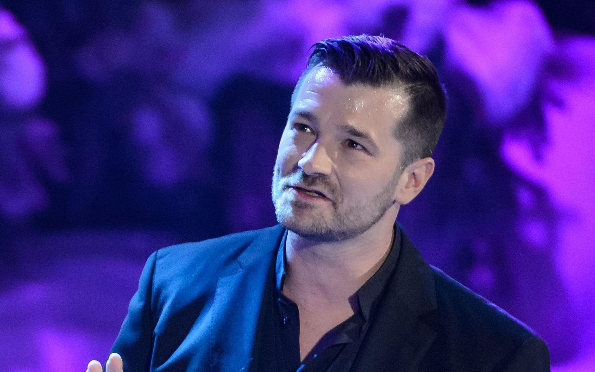 Im gemeinsamen Podcast mit Lucas Cordalis und Joelina Drews hat Achim Petry (Bild) verraten, sich seinen Ehering tätowieren lassen zu wollen. (Bild: 2016 Getty Images/Jens Schlueter)