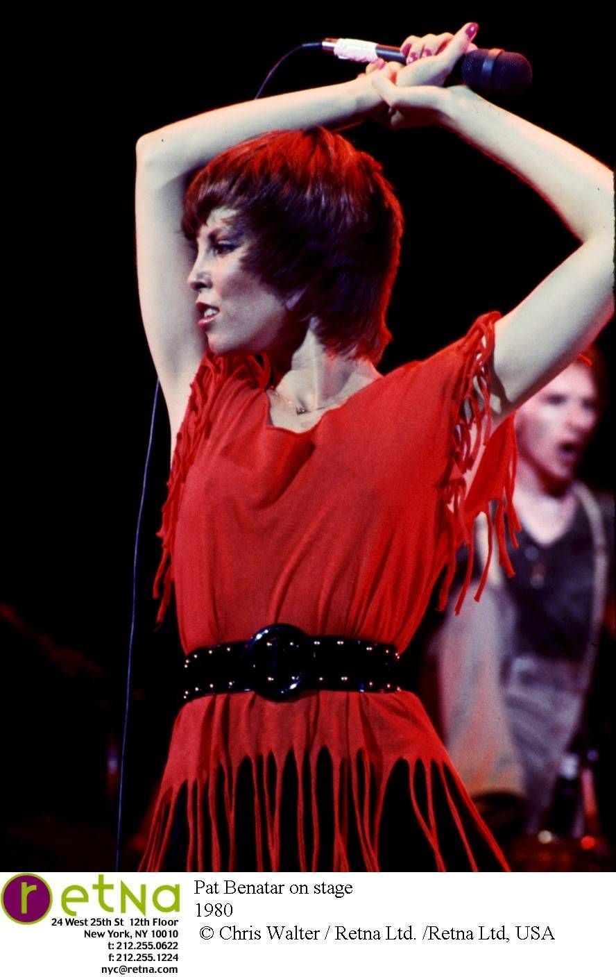 Pat Benatar auf der Bühne.