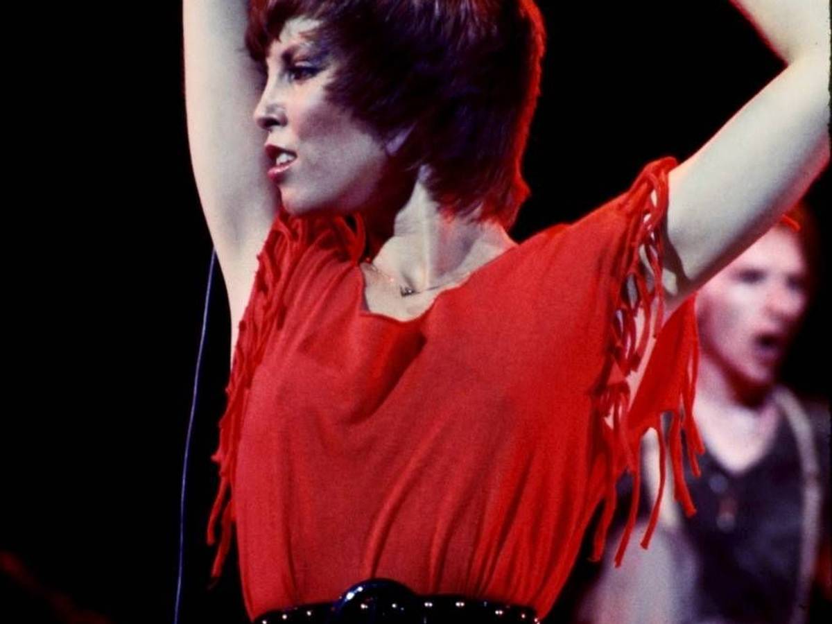 Pat Benatar auf der Bühne.