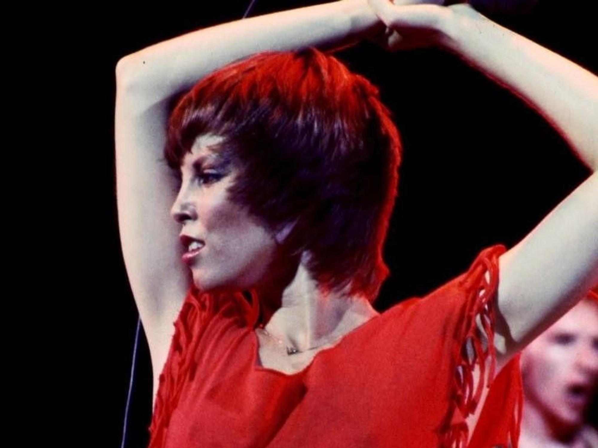 Pat Benatar auf der Bühne.