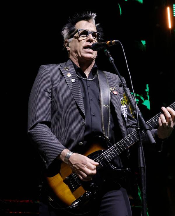 Kevin „Noodles“ Wasserman kann vorerst nicht mit seiner Band The Offspring auf der Bühne stehen. (Bild: Getty Images / Kevin Winter)