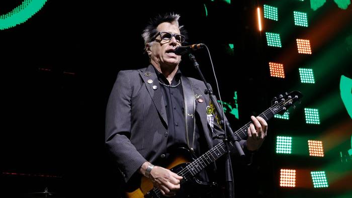Kevin „Noodles“ Wasserman kann vorerst nicht mit seiner Band The Offspring auf der Bühne stehen. (Bild: Getty Images / Kevin Winter)