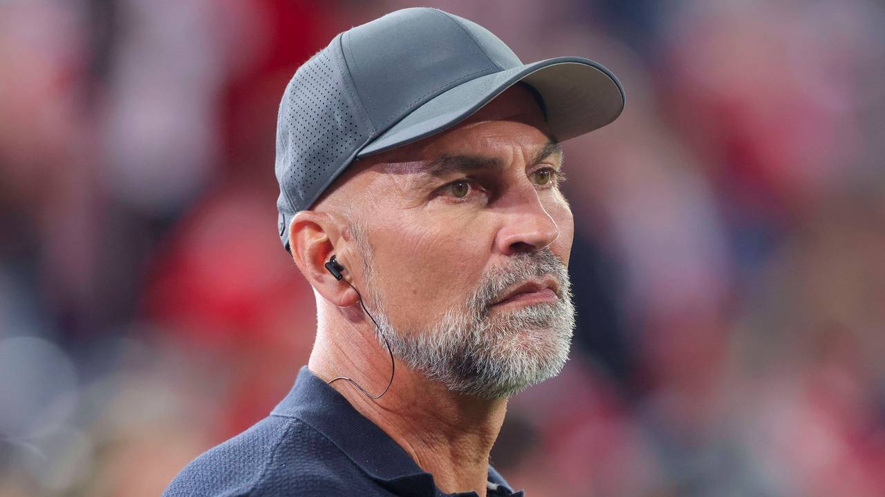 Markus Babbel mit einer Kappe im Stadion