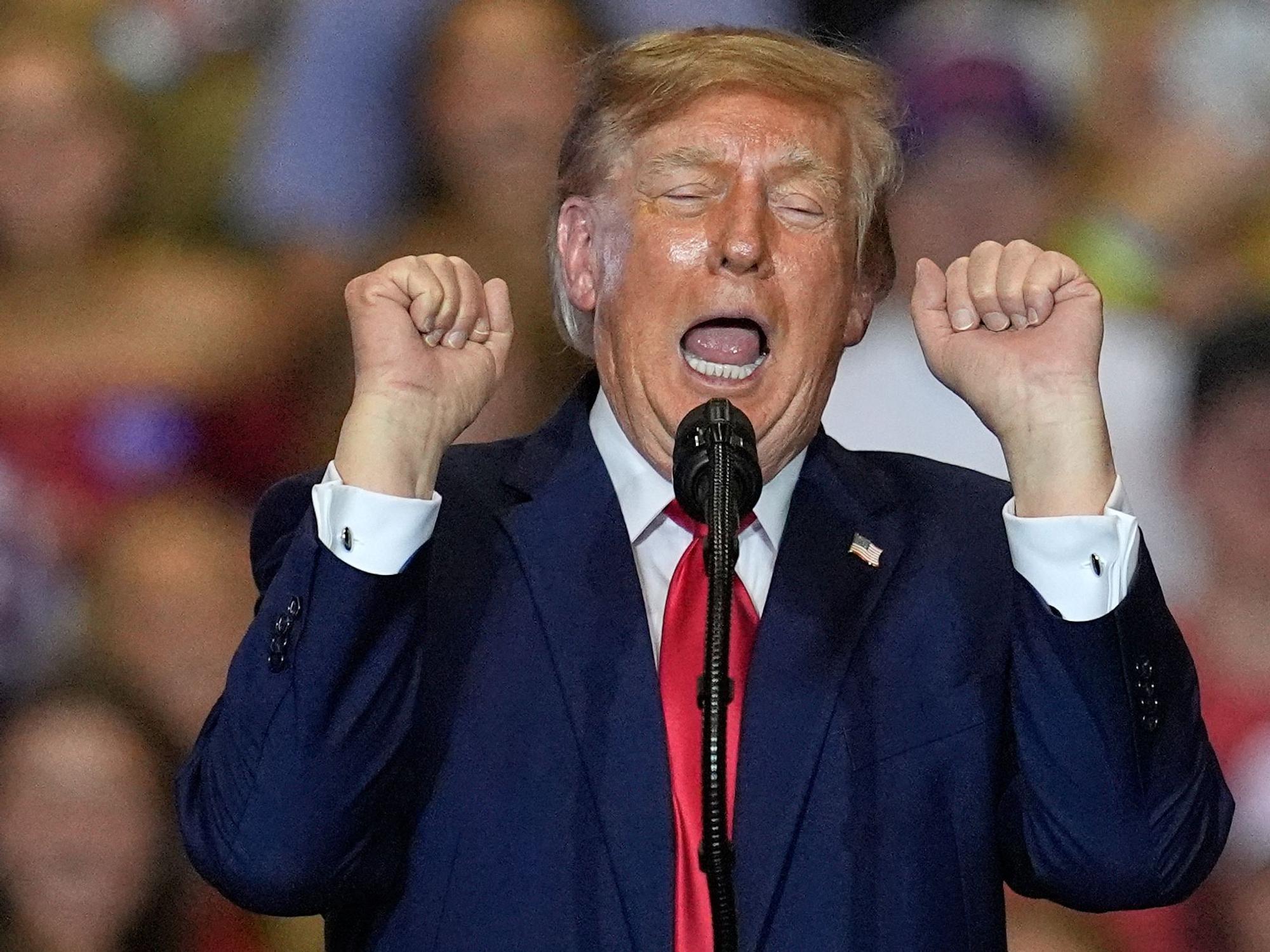 Donald Trump jubelte, nachdem einer der Störer in der Menschenmenge zu Boden ging: „Der hat voll einen abbekommen“, sagte der US-Präsident.