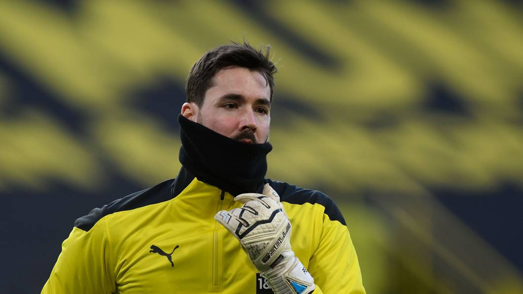 Dortmunds ehemaliger Torhüter Roman Bürki wurde nach einem Zusammenprall in eine Klinik eingeliefert.