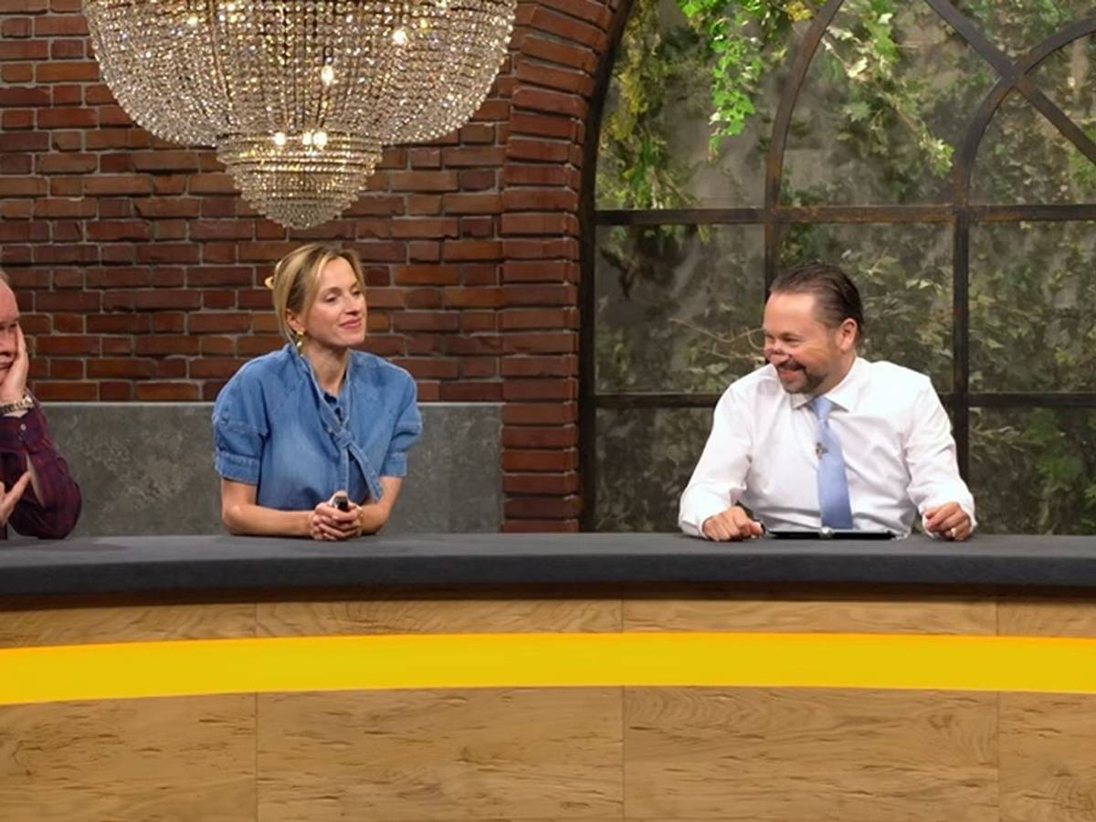 Bei „Bares für Rares“ wurde im Händlerraum wieder einmal kräftig gefrotzelt. Als ein Kollege eine pikante Anspielung machte, hatte Walter „Waldi“ Lehnertz eine unmissverständliche Antwort parat. Na hoppla! Was war da los? (Bild: ZDF)